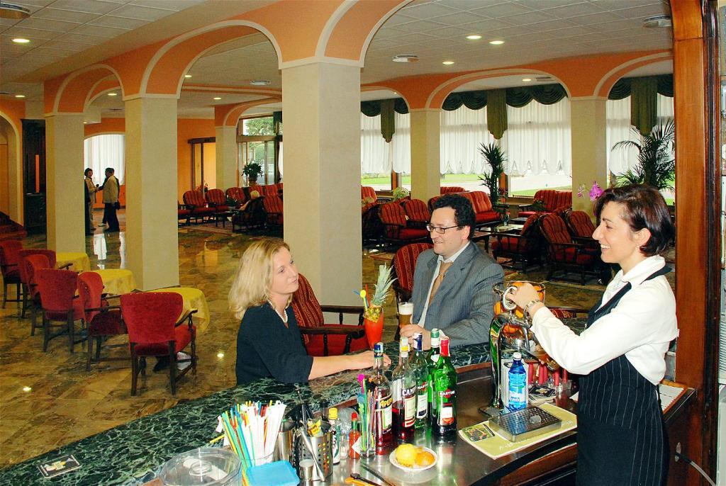 Hotel Columbia Terme アーバノ・テルメ エクステリア 写真