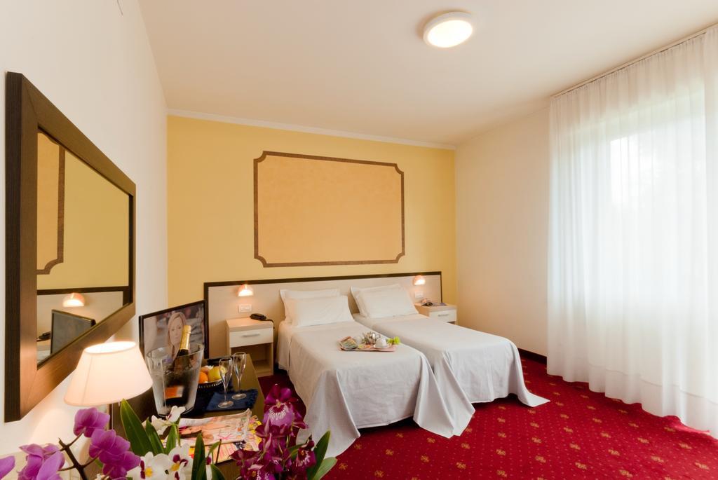Hotel Columbia Terme アーバノ・テルメ エクステリア 写真